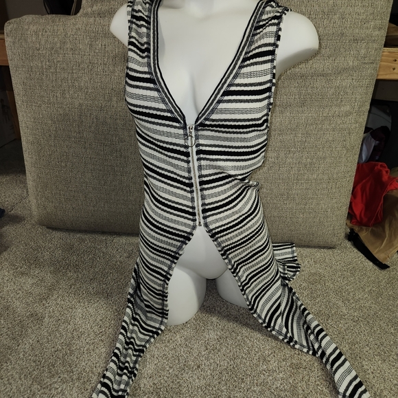 WE THE FREE swin cover up or long tank top - Picture 3 of 5